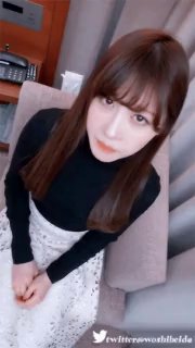 震惊眼球兄弟们 雌雄共体爆乳嫩妹 肉棒下面还有小穴惊呆了 狂撸榨精玩穴 射自己会不会怀孕啊
